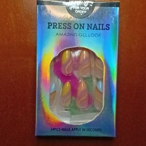 STYLISH PRESS ON NAILS (24ct)